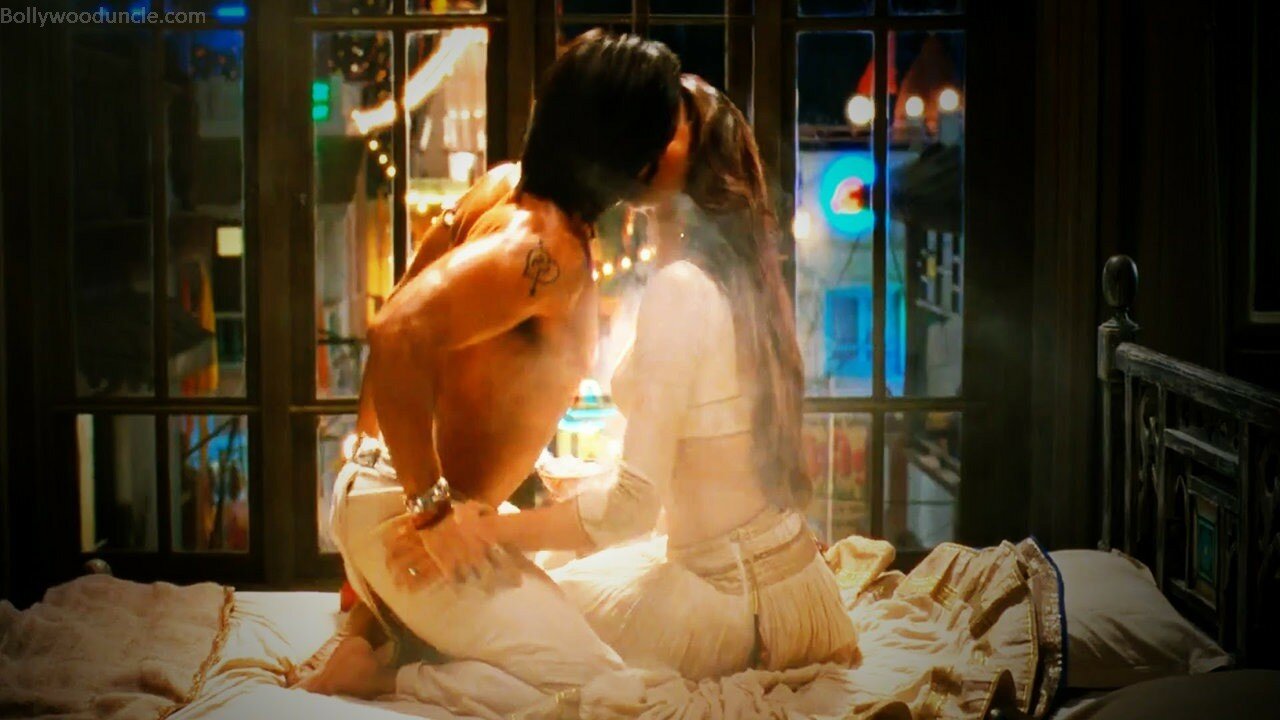 Deepika Padukone And Ranveer Singh Kissing Scene In Ramleela