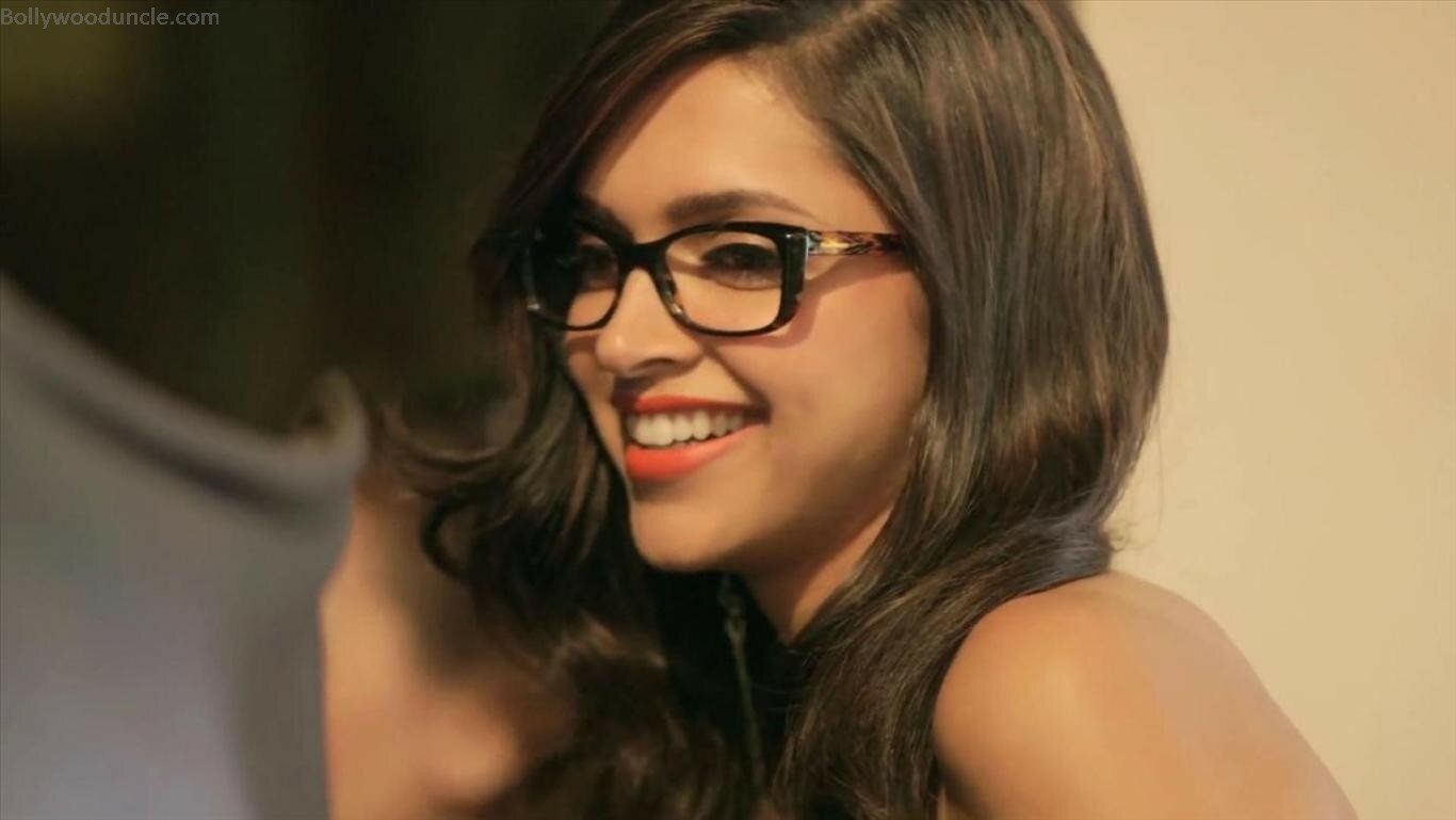 Deepika Padukone Cute Smile HD Wallpapers