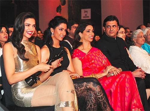 Deepika Padukone Sister & family photo